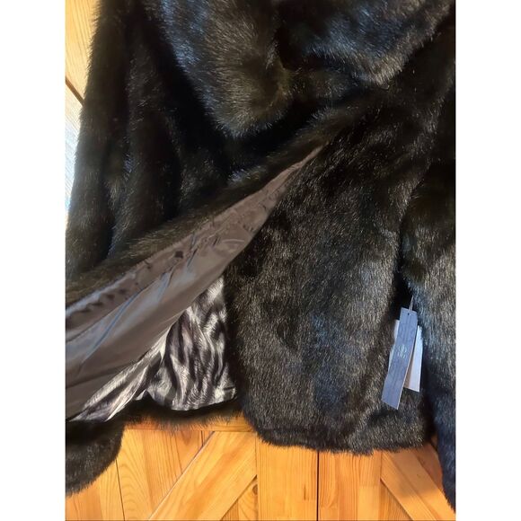 Jennifer Lopez Lined Faux Fur Black Jacket NWT Size Medium (5682) - Picture 3 of 7